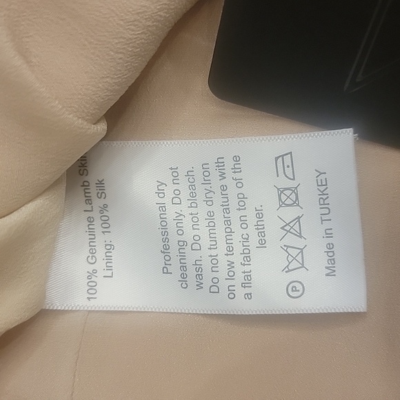 💕NWT Zeynap Arcay Pink Leather Shorts - Picture 11 of 11